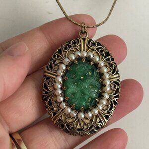 Elegant Green and Gold Pendant Necklace 17 inches 🥰